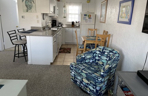Wildwood Crest Condo | LUXURY 2 BEDROOM 1ST FLOOR CONDO WITH A POOL