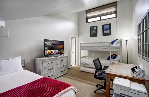 Keystone Apartment | Luxury 2 Bedroom Condo with Pool Hot Tub and Sauna