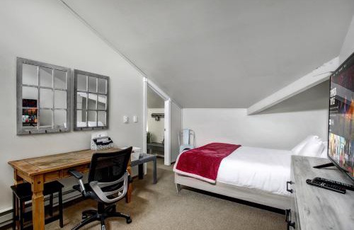 Keystone Apartment | Luxury 2 Bedroom Condo with Pool Hot Tub and Sauna