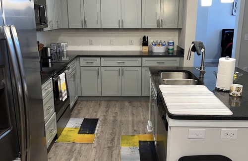 Paw Creek Apartment | Luxury 2 bedroom Minutes Away From Uptown