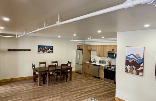 Wilmington Apartment | Luxury 2 Bedroom Townhome 102