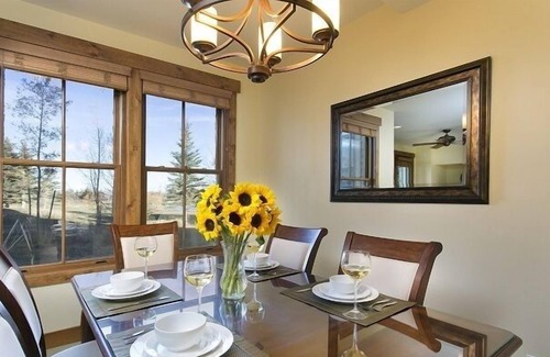 Mammoth Lakes House | Luxury 2 Bedroom 2.5 Bath Townhome Adjacent to the Snowcreek Golf Course