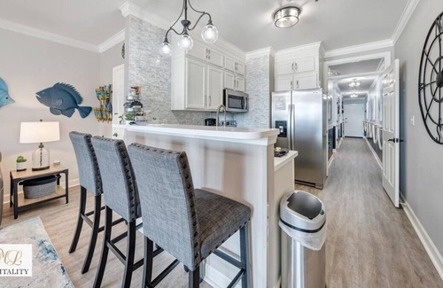 Smith Mountain Lake Resort | Luxury 2 bedroom Waterfront Balcony Mariners Landing w/ Amenities