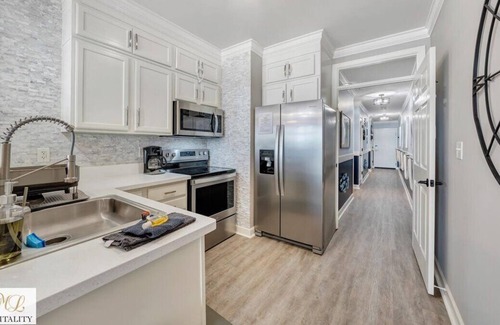 Smith Mountain Lake Resort | Luxury 2 bedroom Waterfront Balcony Mariners Landing w/ Amenities