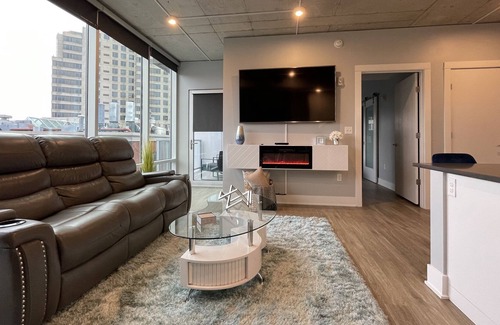 Heartside Apartment | Luxury 2 BR | 2 BA | with balcony in downtown GR