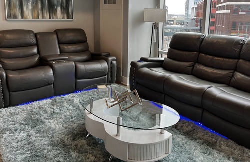 Heartside Apartment | Luxury 2 BR | 2 BA | with balcony in downtown GR