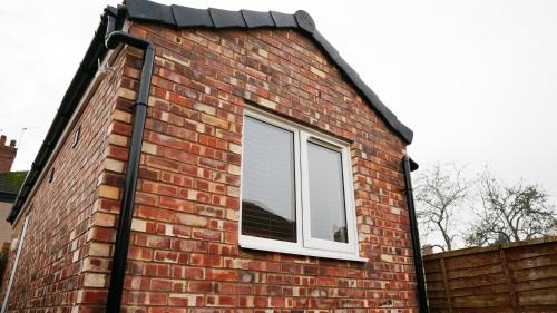 Coventry House | Luxury 2 Guest House, Parking with EV , WIFI AND NETFLIX
