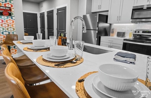 Bentonville Apartment | Luxury 2 King bed 2 bath Apt, Pool, Fire Pit, Top Golf, Walmart AMP, Free "P"