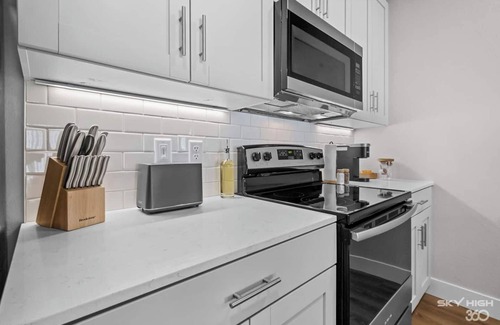 Bentonville Apartment | Luxury 2 King bed 2 bath Apt, Pool, Fire Pit, Top Golf, Walmart AMP, Free "P"