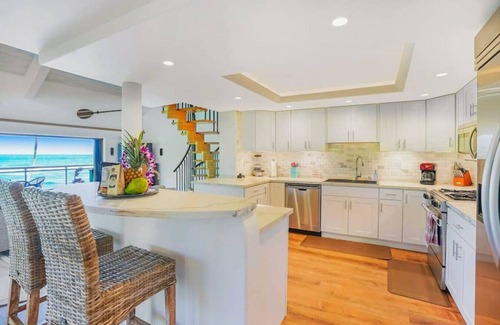 Wailua House Lots Condo | Luxury 2-Story Oceanfront Condo w/Views & Pool