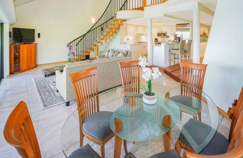 Wailua House Lots Condo | Luxury 2-Story Oceanfront Condo w/Views & Pool
