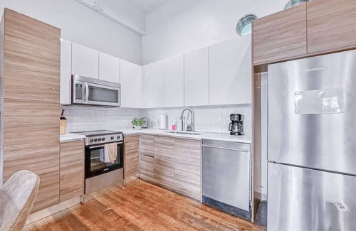 Downtown Dallas Apartment | Luxury 2BD | DT Dallas | Sleeps 16 | Free Parking