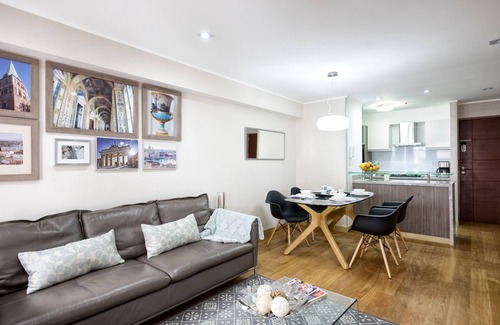 Miraflores Condo | Luxury 2BDR in Miraflores - UP1, A/C, Soundproof windows, Pool, BBQ