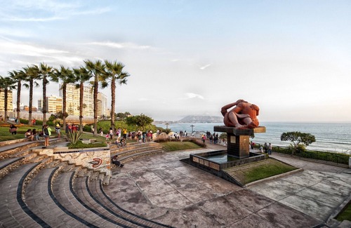 Miraflores Condo | Luxury 2BDR in Miraflores - UP2, A/C, Sound-proof windows, Pool, Gym, BBQ