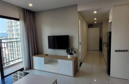 Tran Phu Beach House | Luxury 2BR/2WR Condo | Ocean + Mountain Views | Digital Nomad Ready