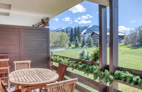 Le Planellet Apartment | Luxury 2BR Apartment with Fireplace, Balcony & Parking near Mont d'Arbois Ski Slopes