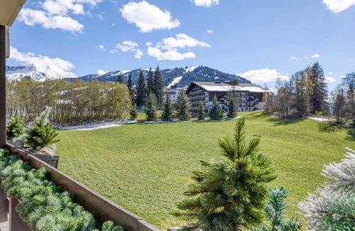 Le Planellet Apartment | Luxury 2BR Apartment with Fireplace, Balcony & Parking near Mont d'Arbois Ski Slopes