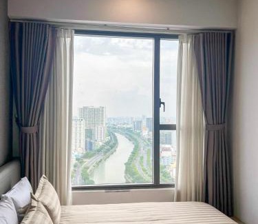 Bach Dang Riverside Apartment | Luxury 2BR Apt at Rivergate free Pool & Gym