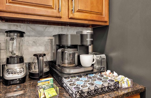 Columbia Heights Apartment | Luxury 2BR + Parking | Heart of DC – Walk to Metro