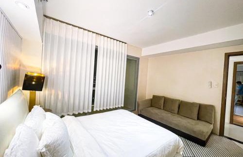 Baclaran Apartment | Luxury 2BR Penthouse across City of Dreams