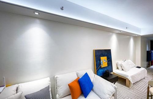 Baclaran Apartment | Luxury 2BR Penthouse across City of Dreams