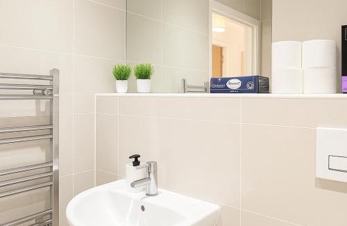Harrow Apartment | Luxury 2BR Penthouse in Harrow with Balcony, Private Gym, Games Room & Guests Lounge