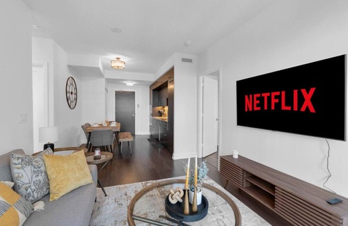 Willowdale Hotel | Luxury 2BR - Pool/Gym/Sauna - 1 min to Subway