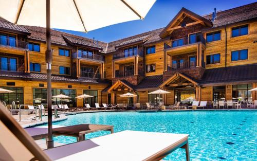 Lakeside Park Apartment | Luxury 2Br Residence Steps From Heavenly Village & Gondola Condo