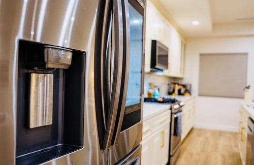 North Hollywood House | Luxury 2BR Retreat with Glamping Tent Near Universal Studios, Hollywood!