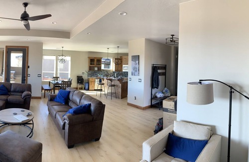 St. George House | Luxury 3 Bd, 4Ba, heated pool, Peloton, Zion, Bryce, Golf! No Cleaning Fees!