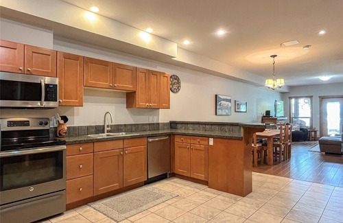 Okanagan-Similkameen House | LUXURY 3 Bd LAKEFRONT TOWNHOME-Views, Private Beach & Dock in Sunny Oyosoos!n