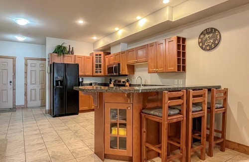 Okanagan-Similkameen House | LUXURY 3 Bd LAKEFRONT TOWNHOME-Views, Private Beach & Dock in Sunny Oyosoos!n