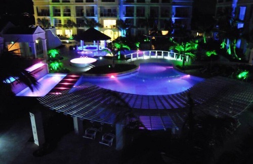 Leeward Settlement Condo | Luxury 3 BDRM/3 Bathroom Two-Level Penthouse at The Atrium Resort