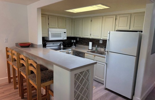 Vail Condo | Luxury 3 bdrm condo walk to the slopes & Vail Village