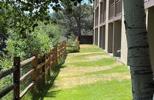 Vail Condo | Luxury 3 bdrm condo walk to the slopes & Vail Village