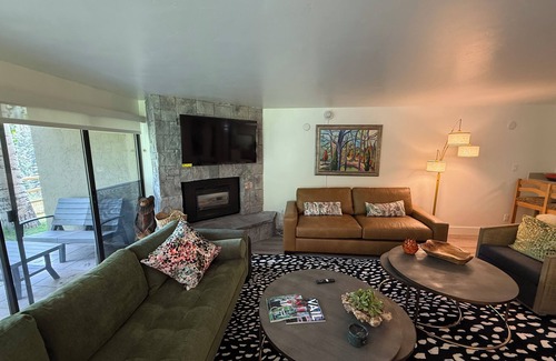 Vail Condo | Luxury 3 bdrm condo walk to the slopes & Vail Village