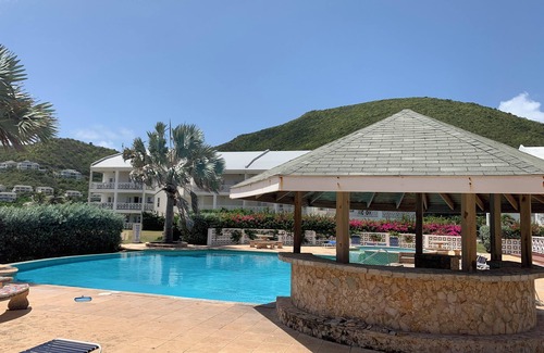 Frigate Bay Condo | Luxury 3-Bed, 2-Bath Condo. 3 king beds, pool, tennis and golf