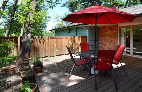 Friendly House | Luxury 3-bed 2-bath forest home in the city - 2.5 miles to UofO & Hayward Field
