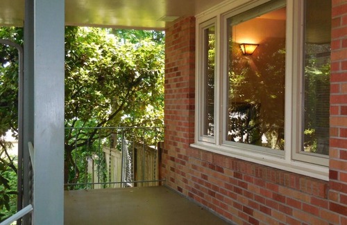 Friendly House | Luxury 3-bed 2-bath forest home in the city - 2.5 miles to UofO & Hayward Field