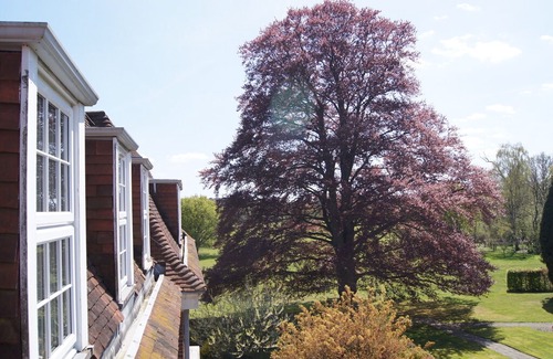 Runnymede Apartment | Luxury 3 bed loft apartment in parkland 5min M25, 15min Heathrow, 30min London
