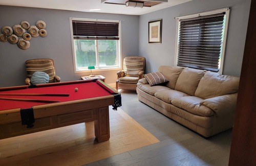 Taftville Apartment | Luxury 3 bed room on the water 10 min away from Mohegan sun and Foxwoods Casino