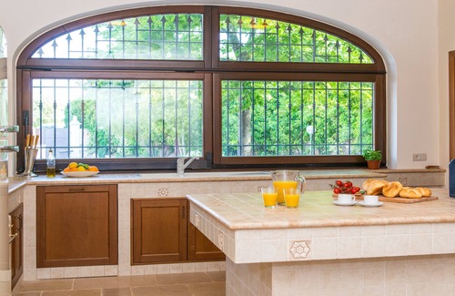 Fasano Villa | Luxury 3 Bed Villa Heated Pool, Seaviews, AirCon, Fast Wi-Fi,Near Historic Towns