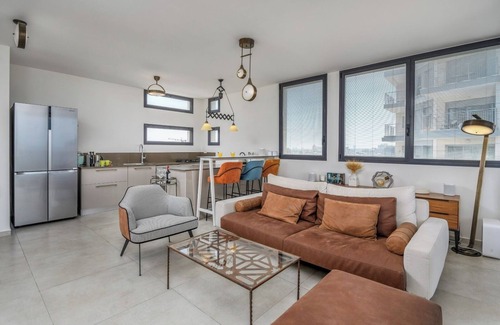 Florentin Apartment | Luxury 3-Bedroom in Neve Tzedek By Barnes