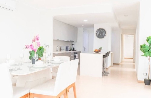 Tumba Vieja Apartment | Luxury 3 Bedroom Oceanview apt parkingandbalcony