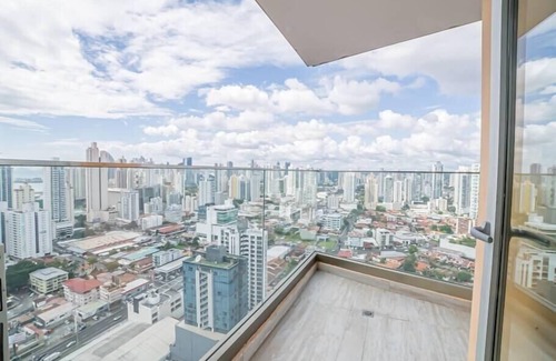 Tumba Vieja Apartment | Luxury 3 Bedroom Oceanview apt w parking balcony