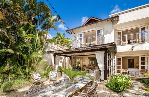 Gibbes Villa | Luxury 3-bedroom villa w/ pool at 50m to the beach