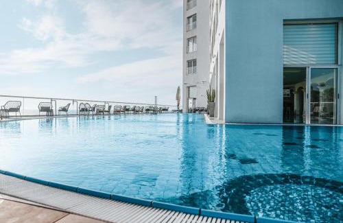 Tel Aviv Promenade Apartment | Luxury 3 Bedrooms Seafront Tel Aviv