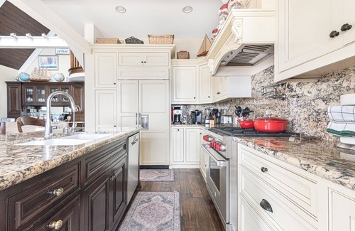 Santa Ana Heights Condo | Luxury 3-Story Beachfront Home w/AC | Panoramic Ocean Views | Directly on the Sand!