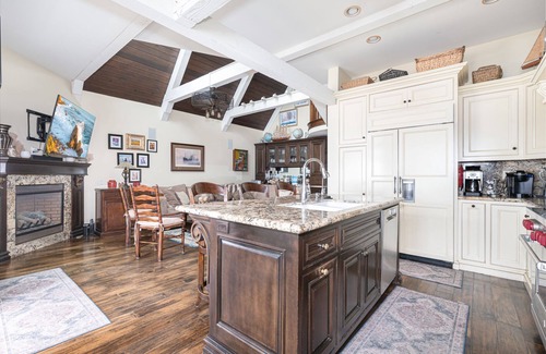 Santa Ana Heights Condo | Luxury 3-Story Beachfront Home w/AC | Panoramic Ocean Views | Directly on the Sand!