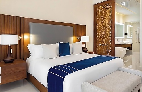 San Jose del Cabo Resort | LUXURY 3BD/4BA Ocean Front Penthouse with Private Hot Tub! Villa La Valencia